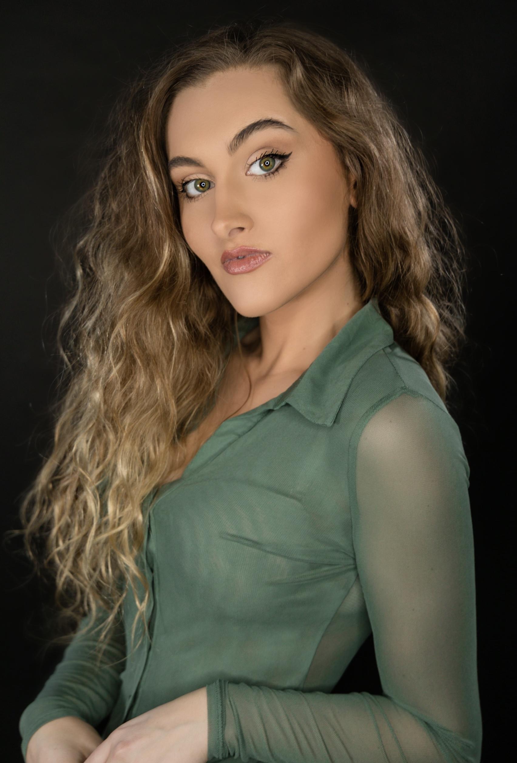 Kelly Lynn Reiter image
