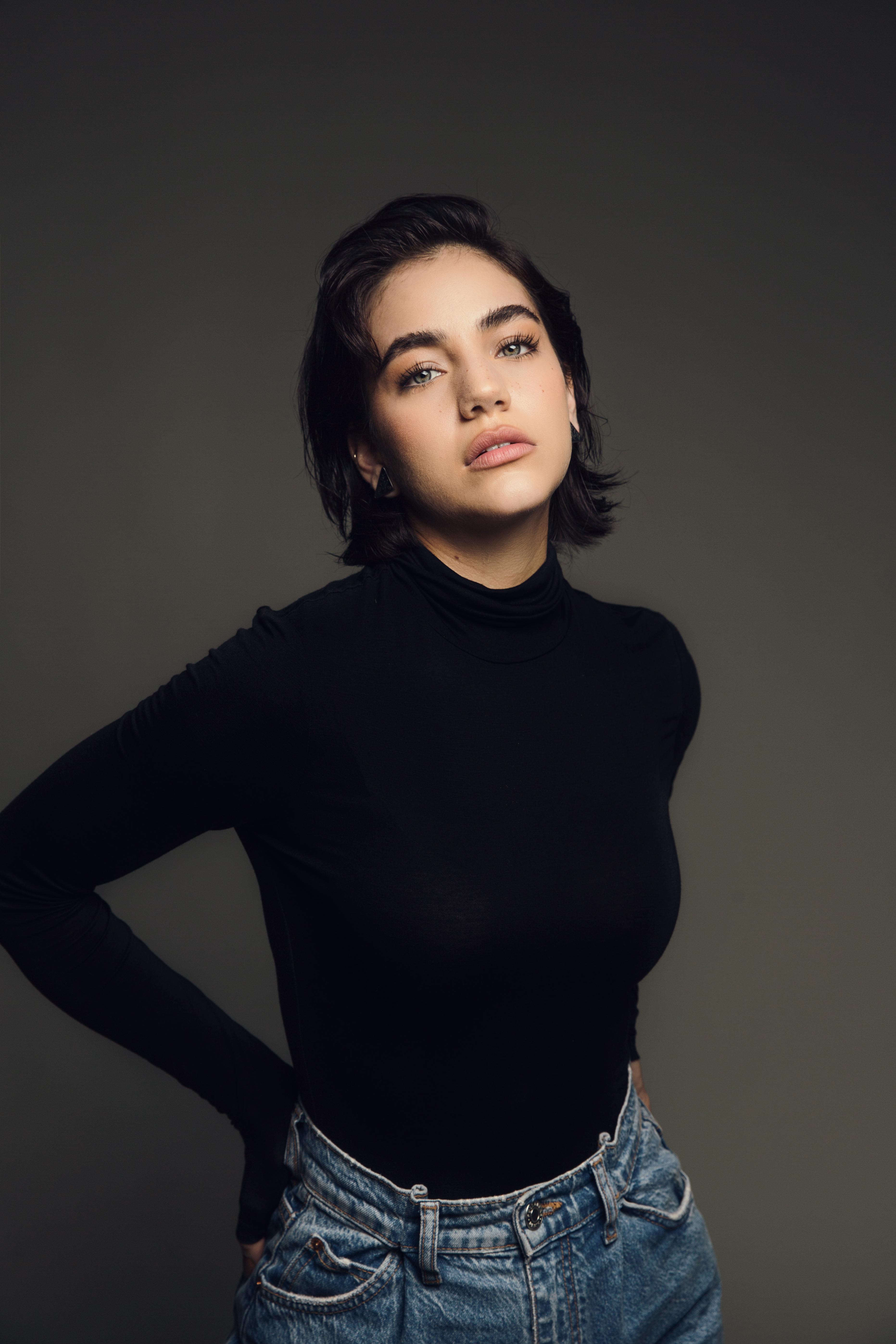 Ela Velden image