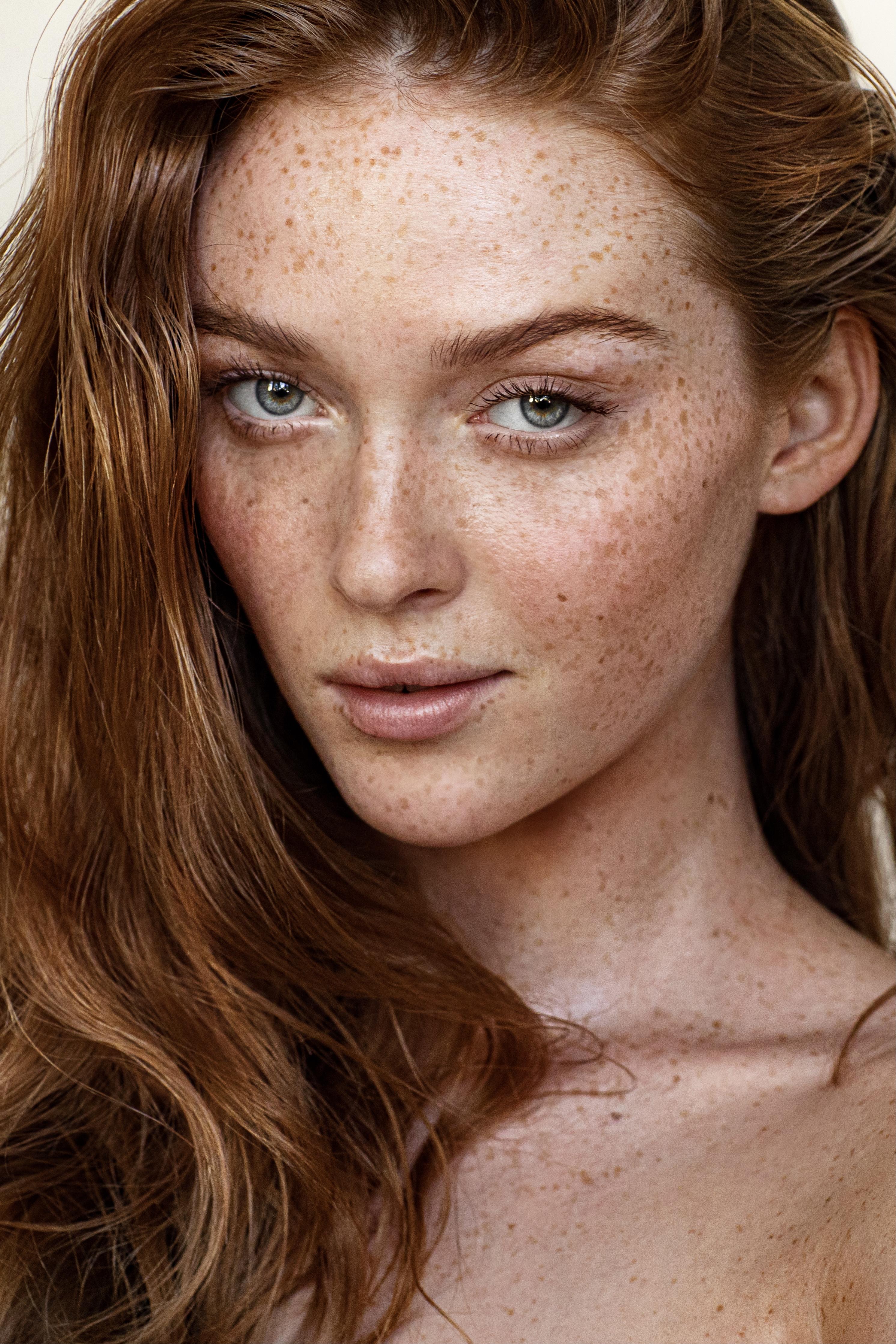 Larsen Thompson image