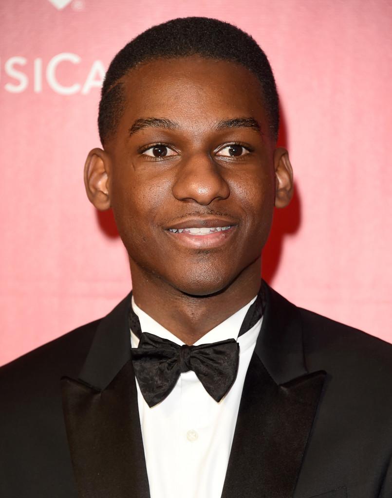 Leon Bridges image