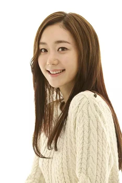 Lee Yoo-young image