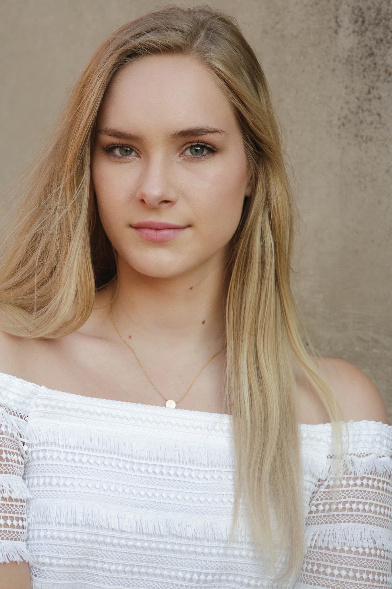 Emma Bellomy image