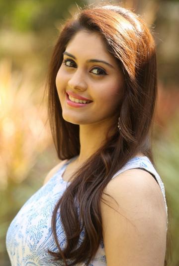 Surbhi image