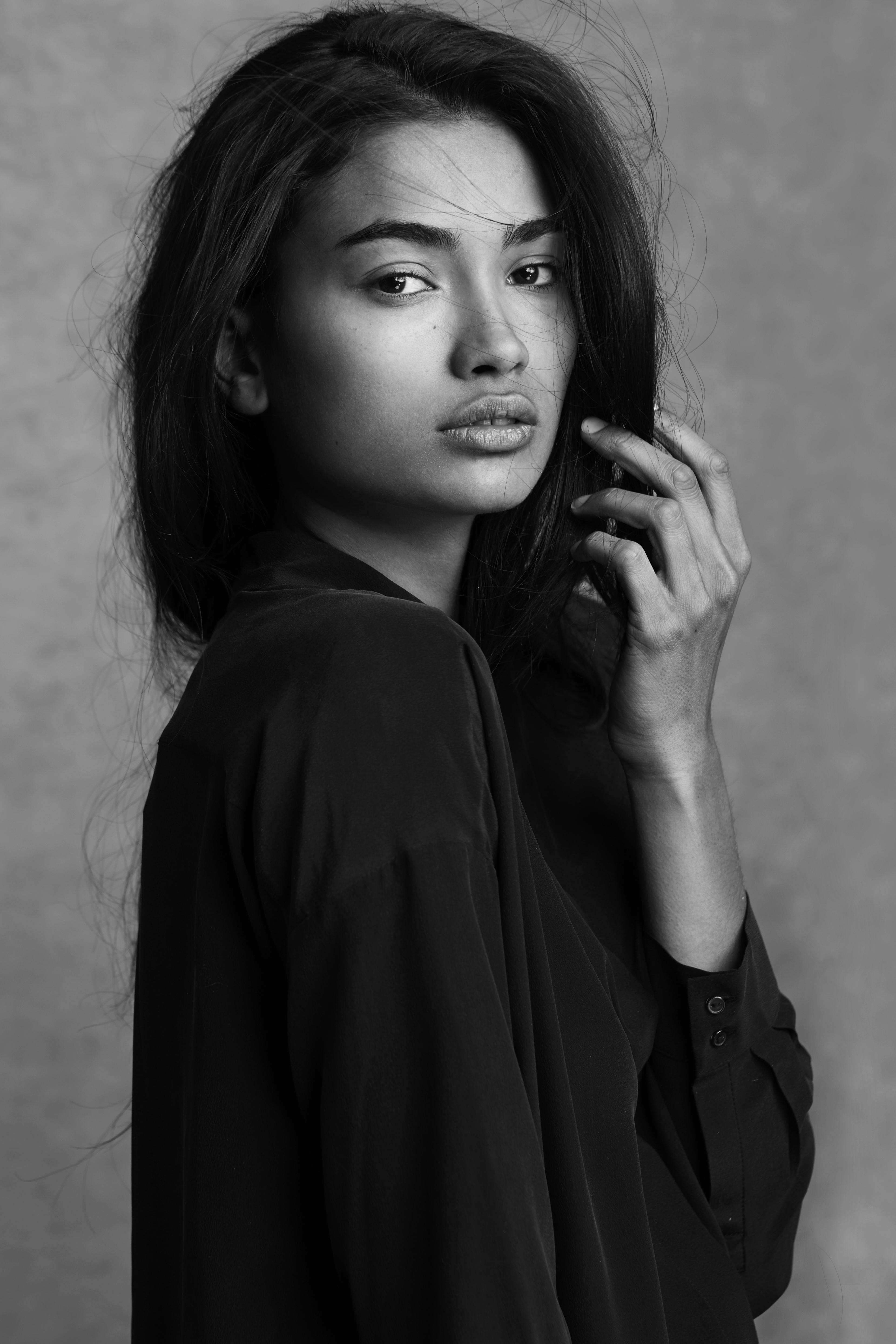 Kelly Gale image