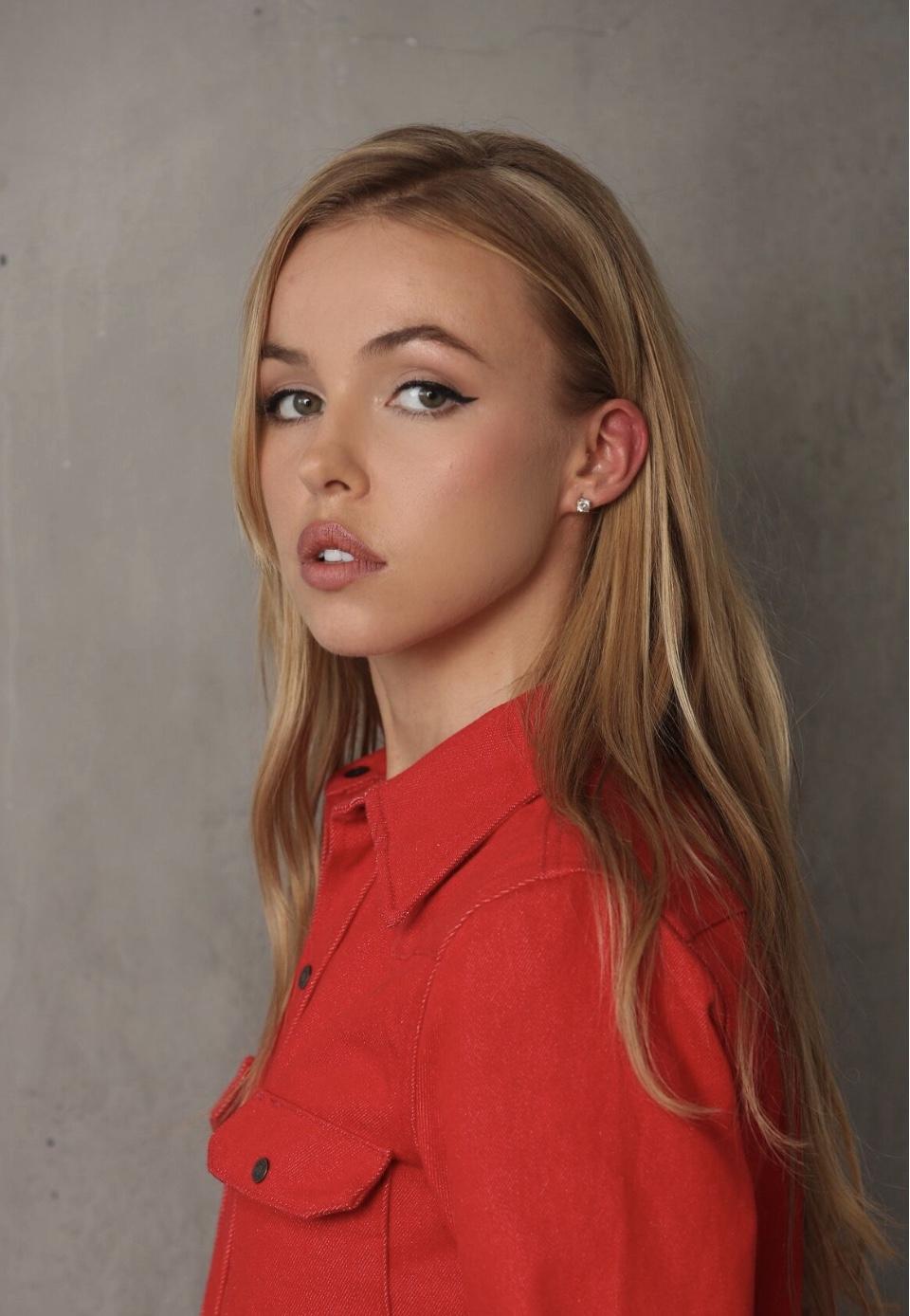 Natali Yura image