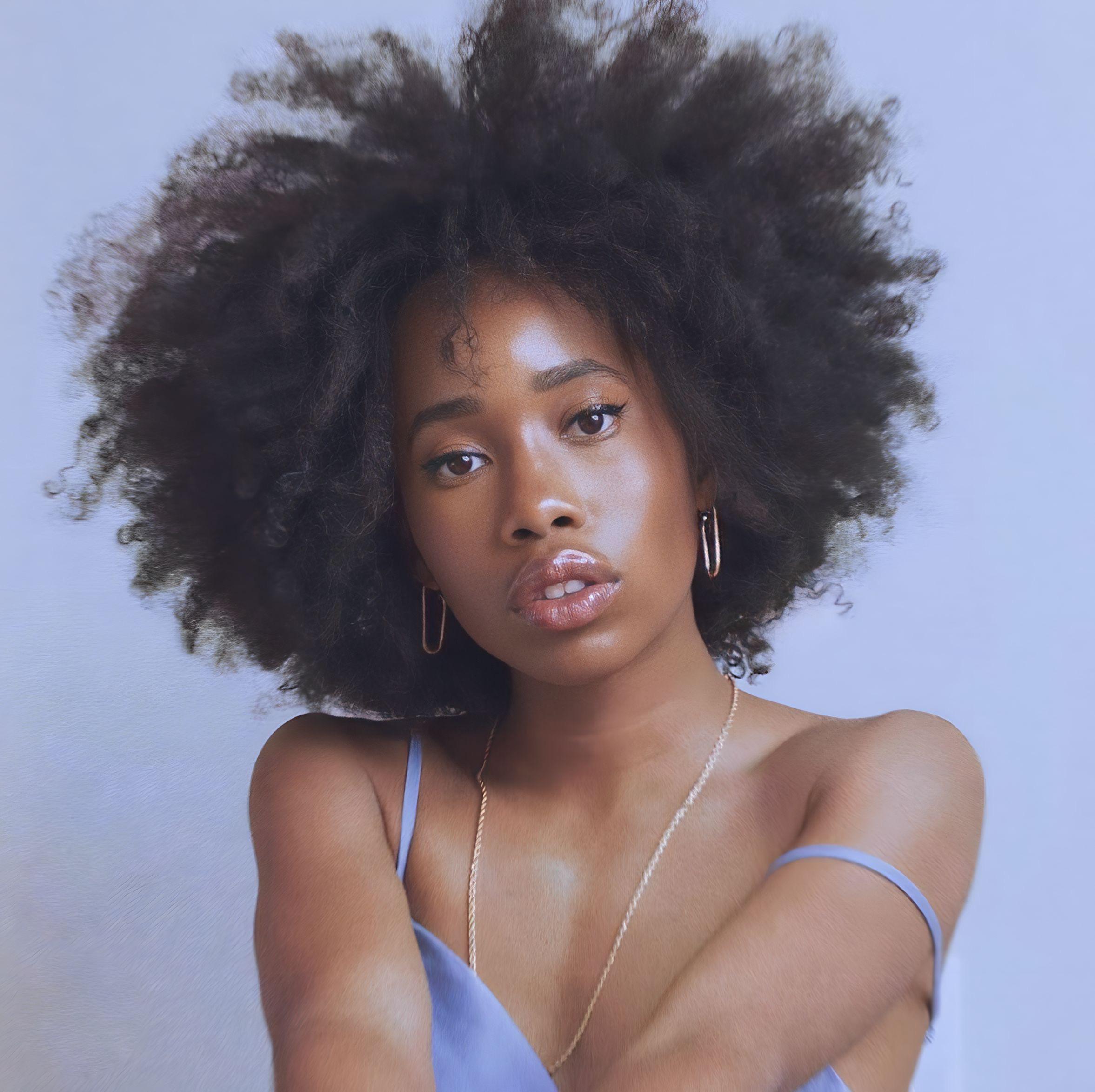 Zoe Renee image