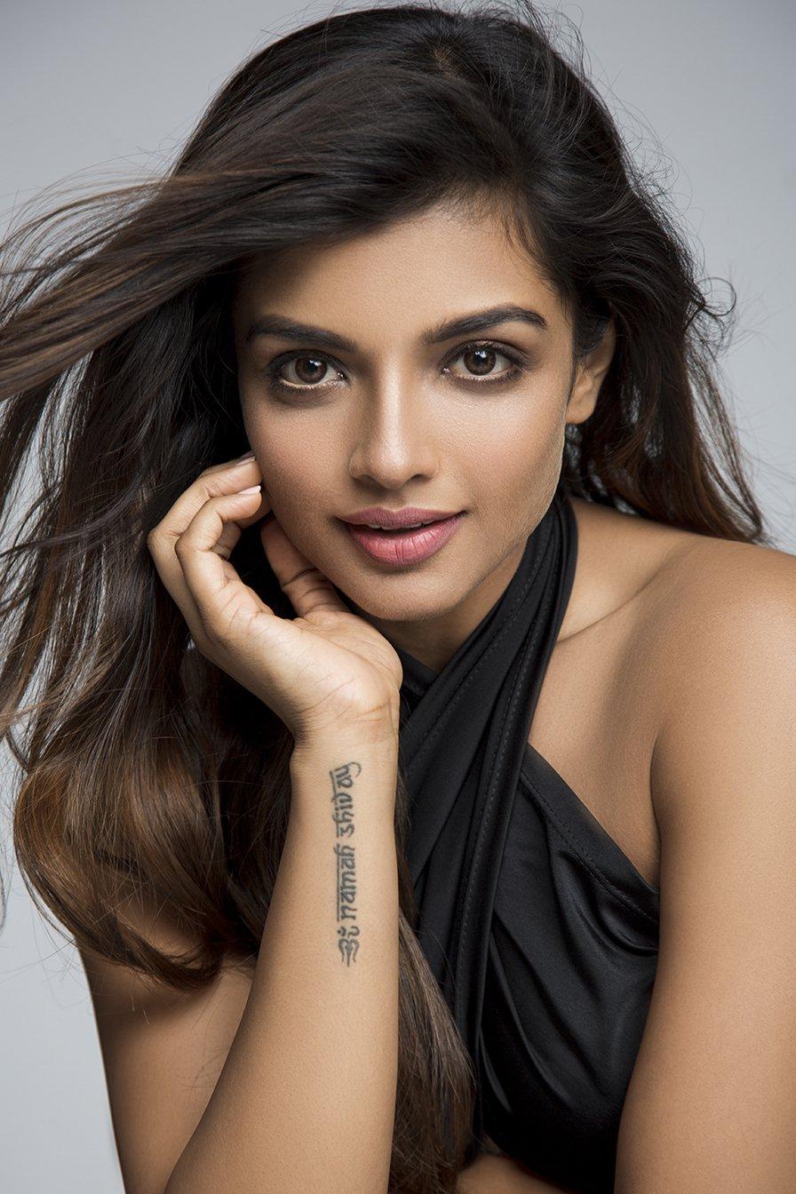 Ashna Zaveri image