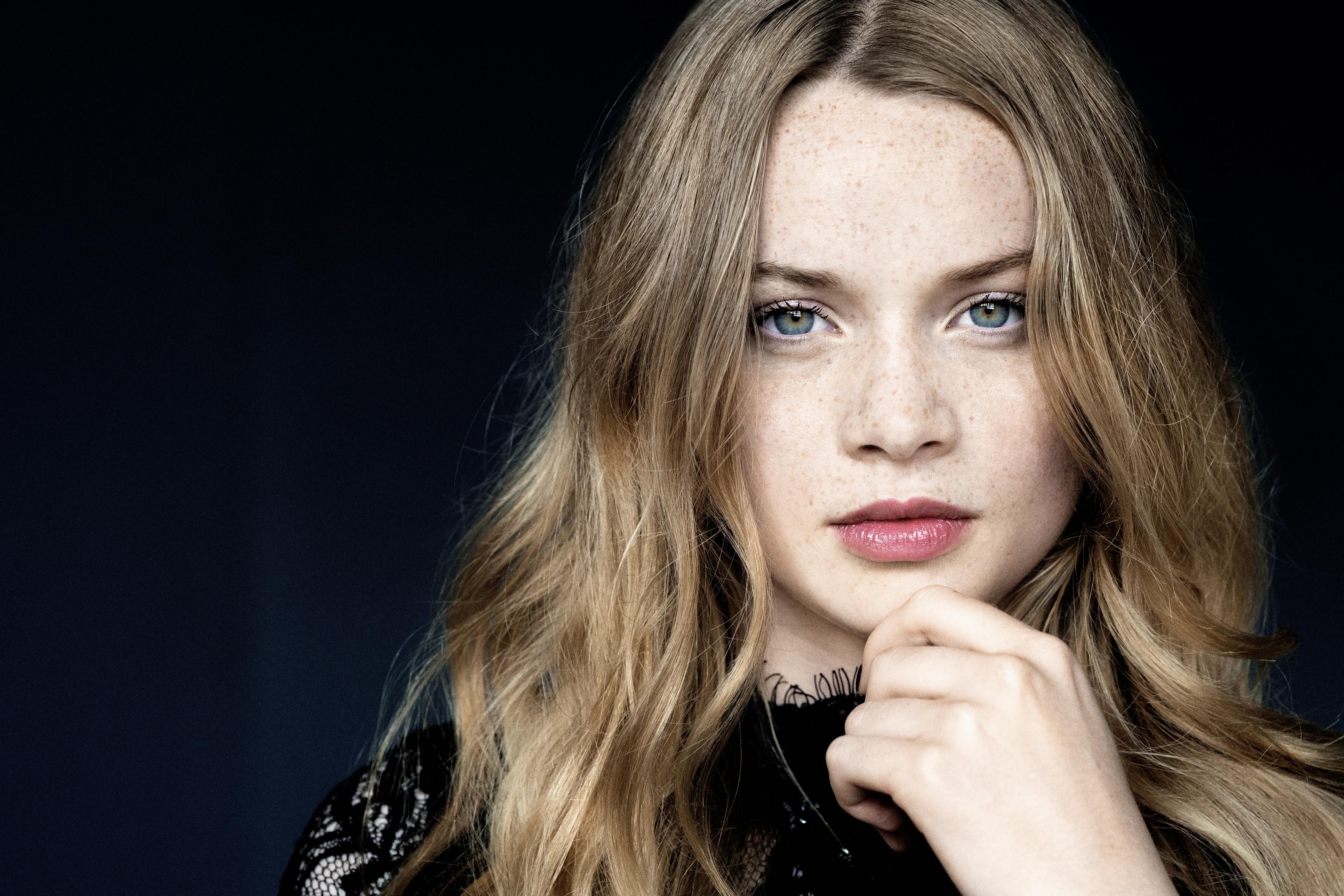 Luna Wedler image
