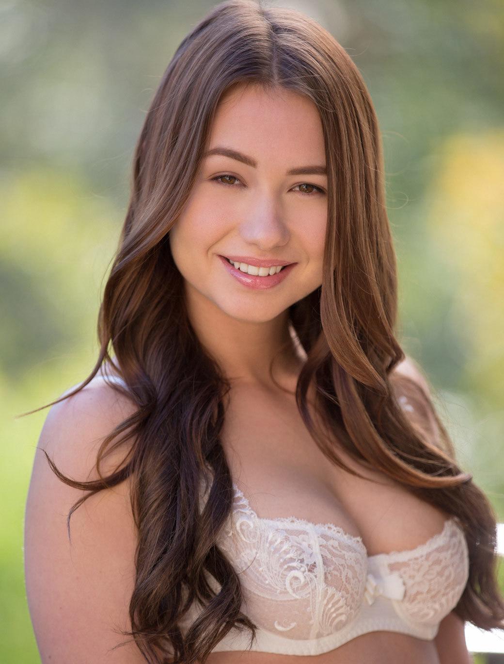Taylor Sands image