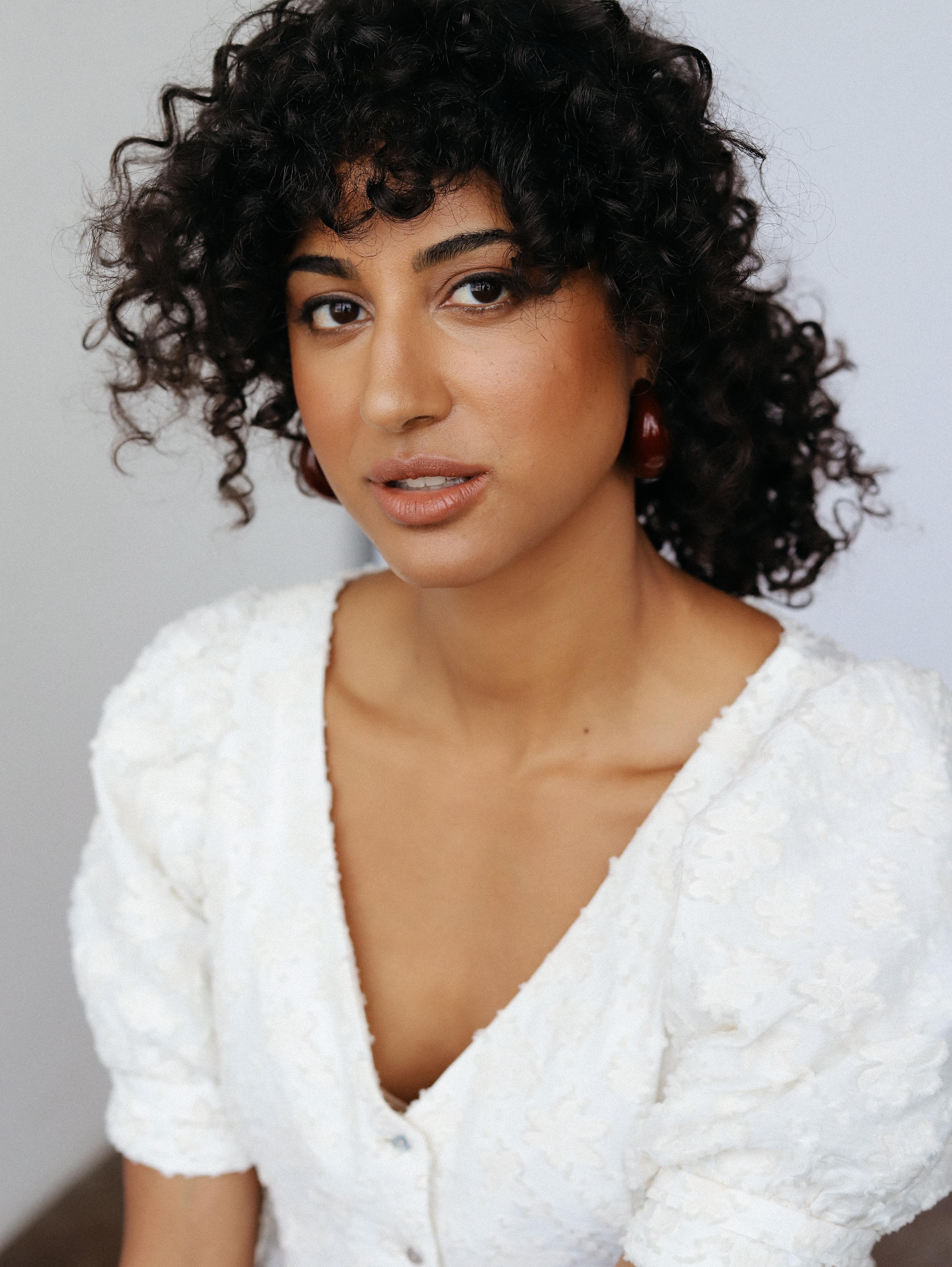 Vella Lovell image