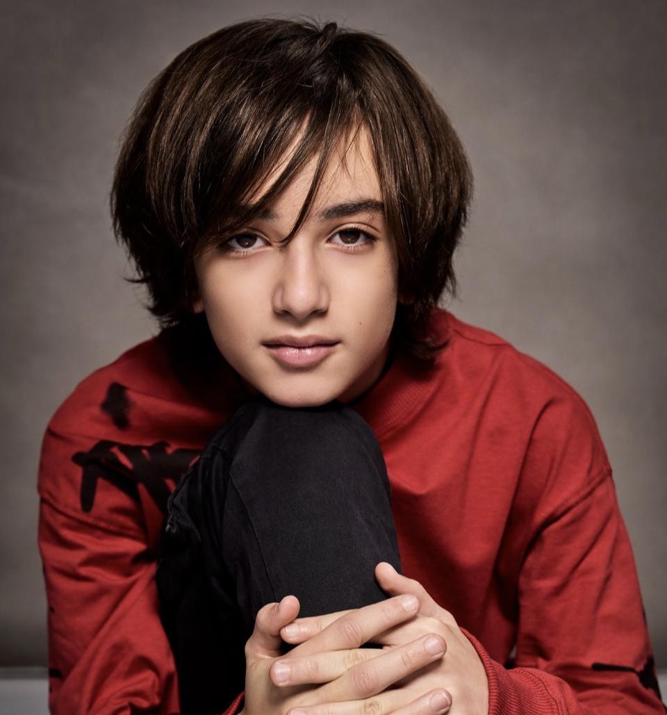 Azhy Robertson image