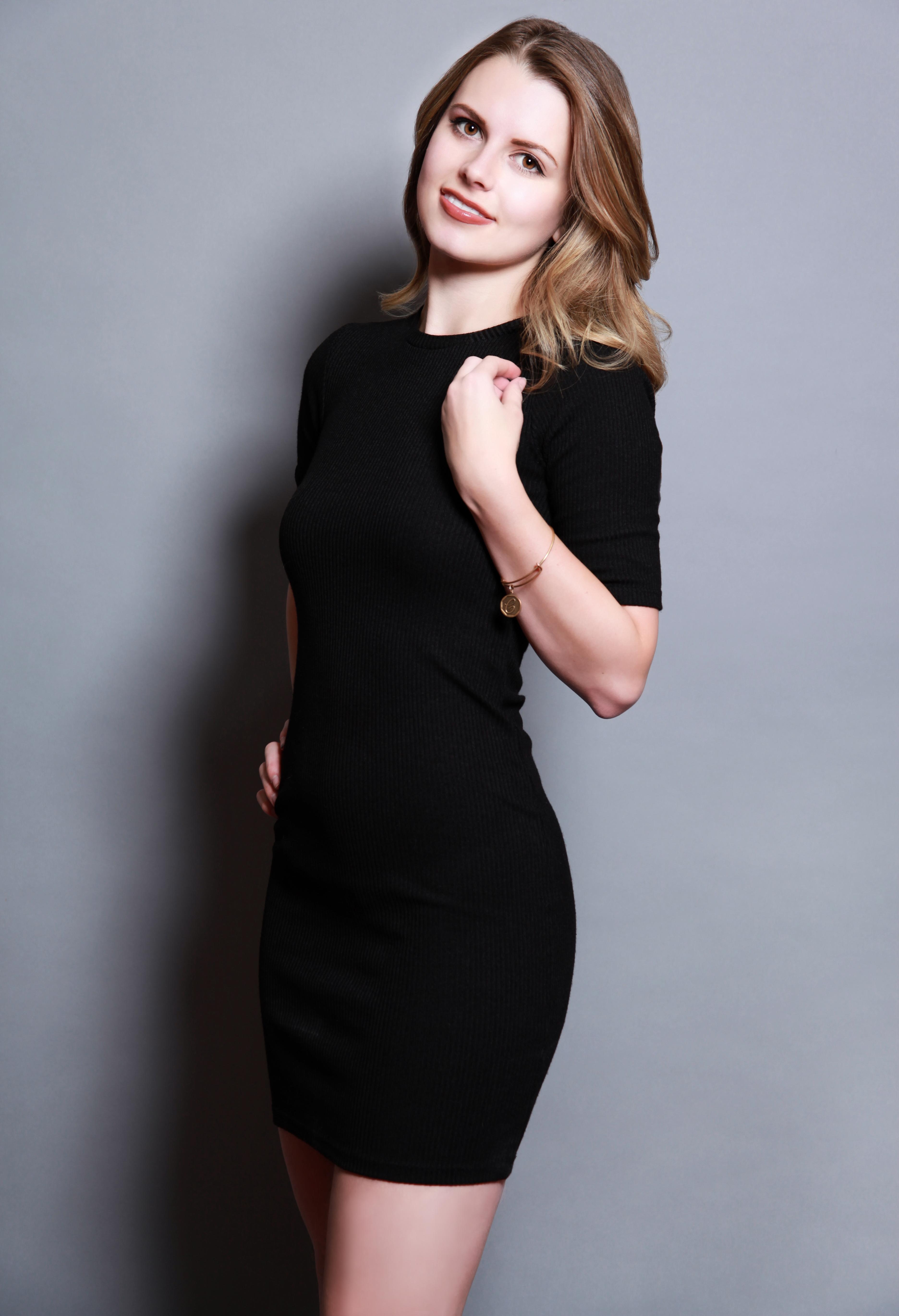 Chloe Wick image