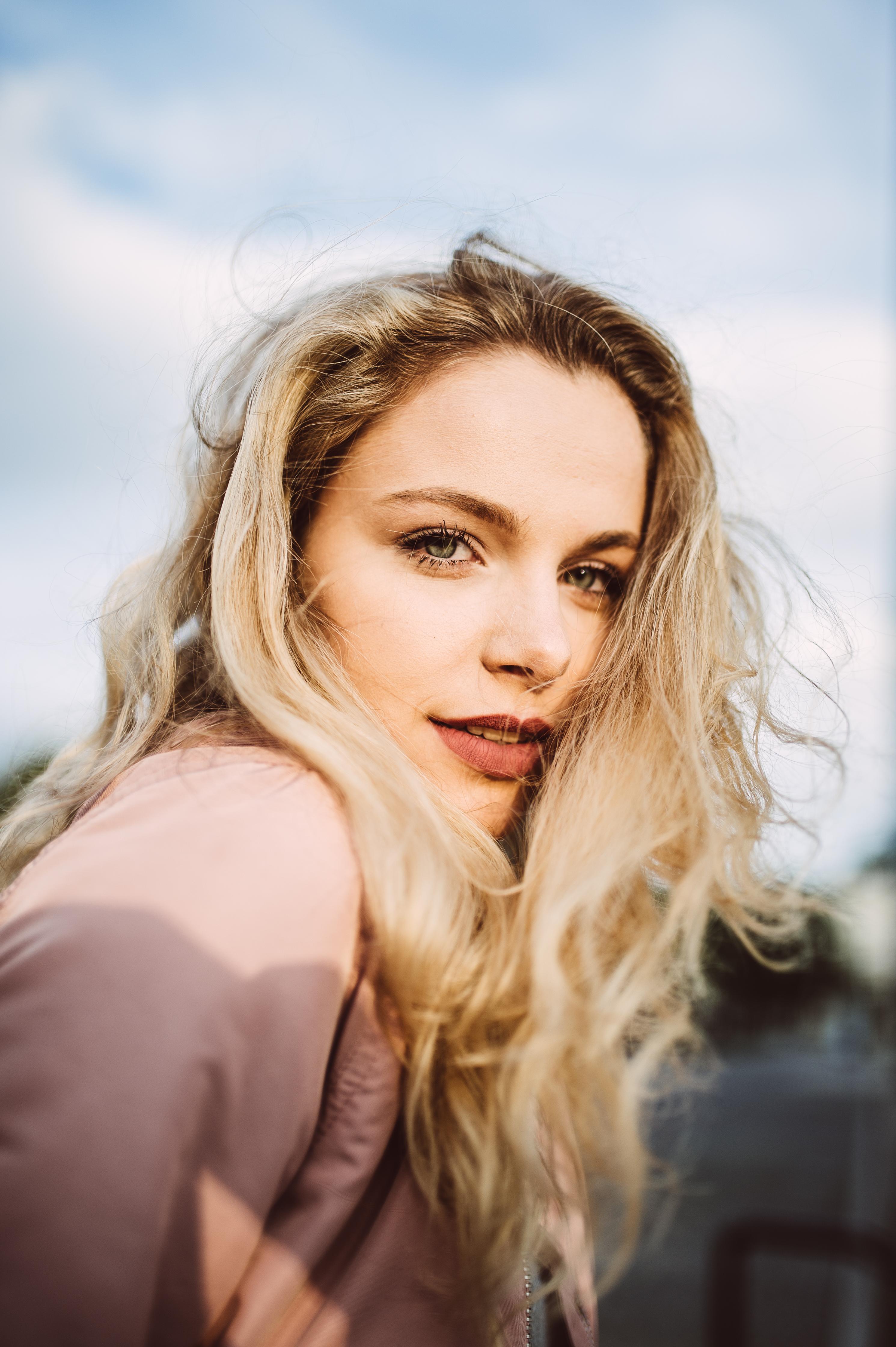 Vanessa Aleksander image