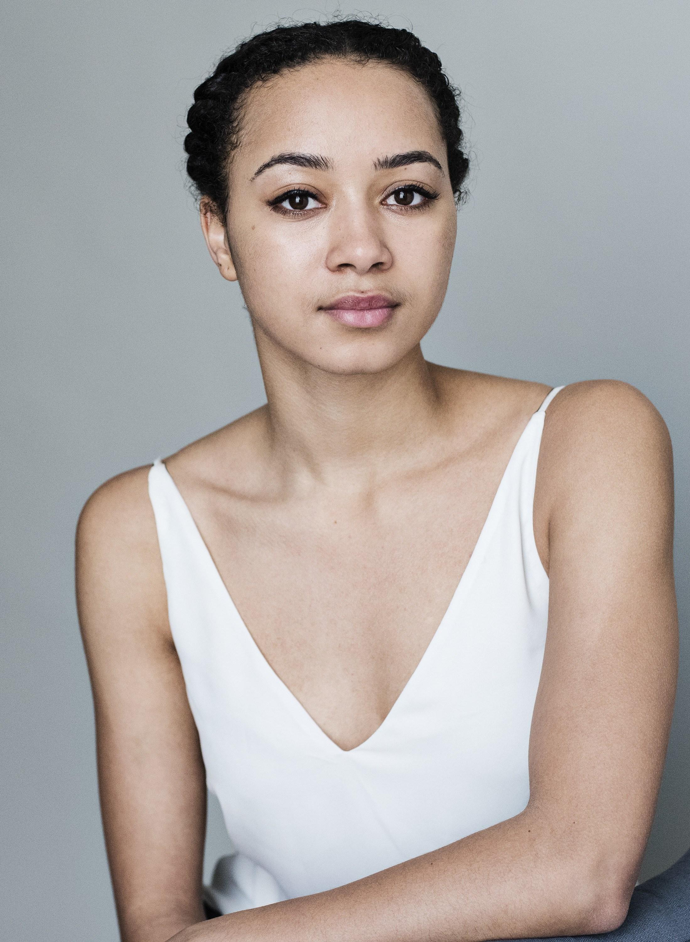 Emma Naomi image