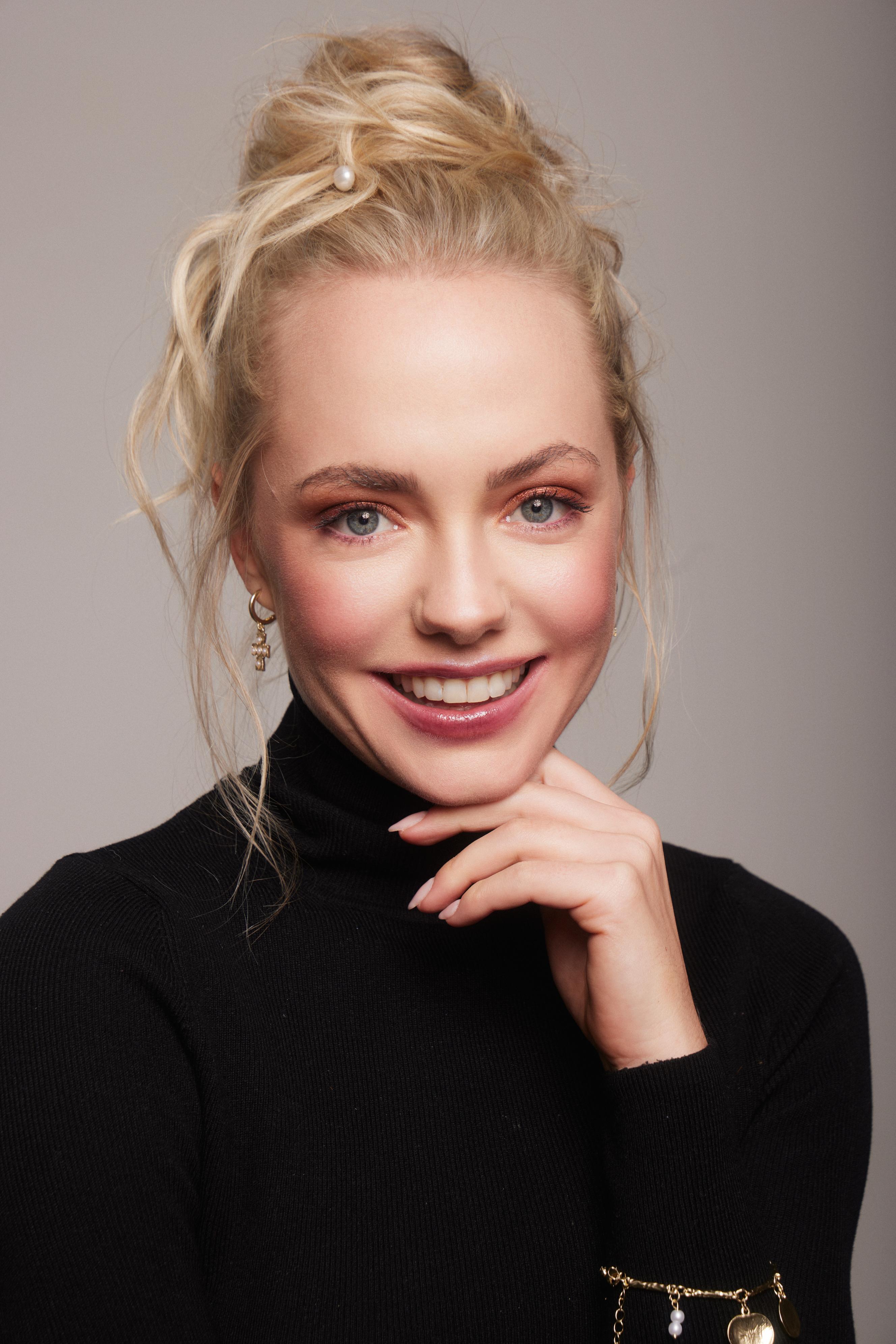 Ashley de Lange image