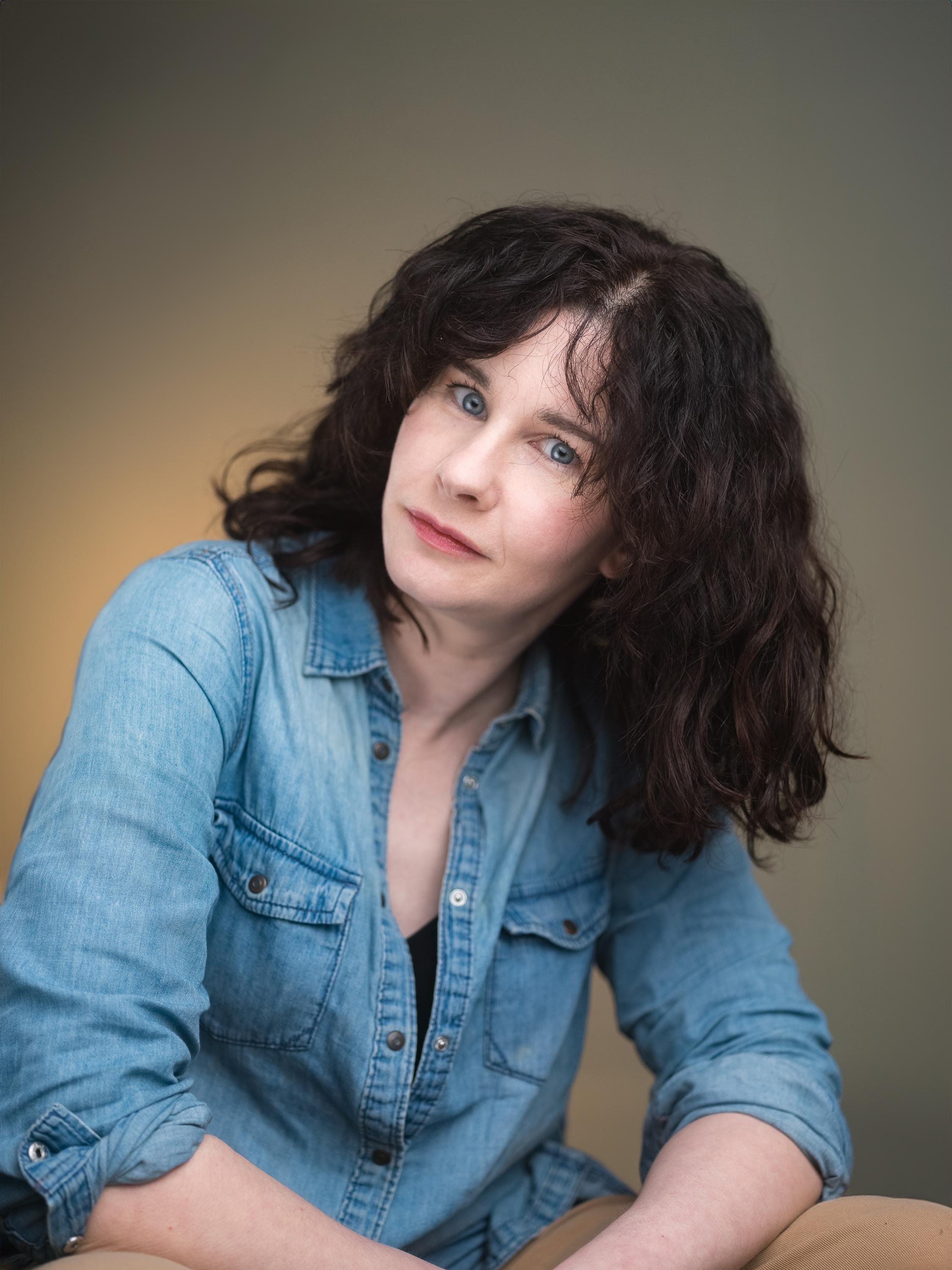 Áine Ní Laoghaire image
