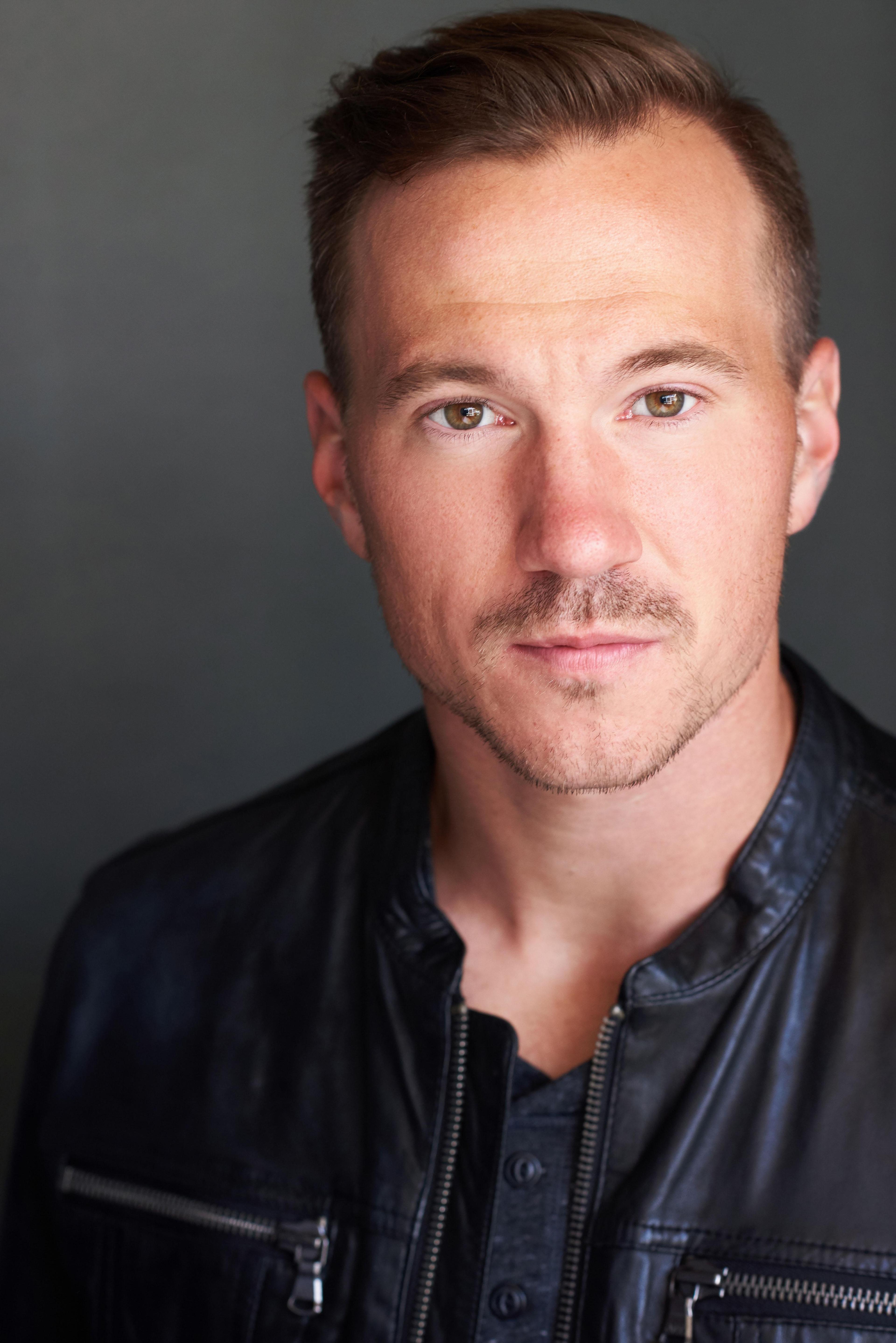 Tim Llewellyn image