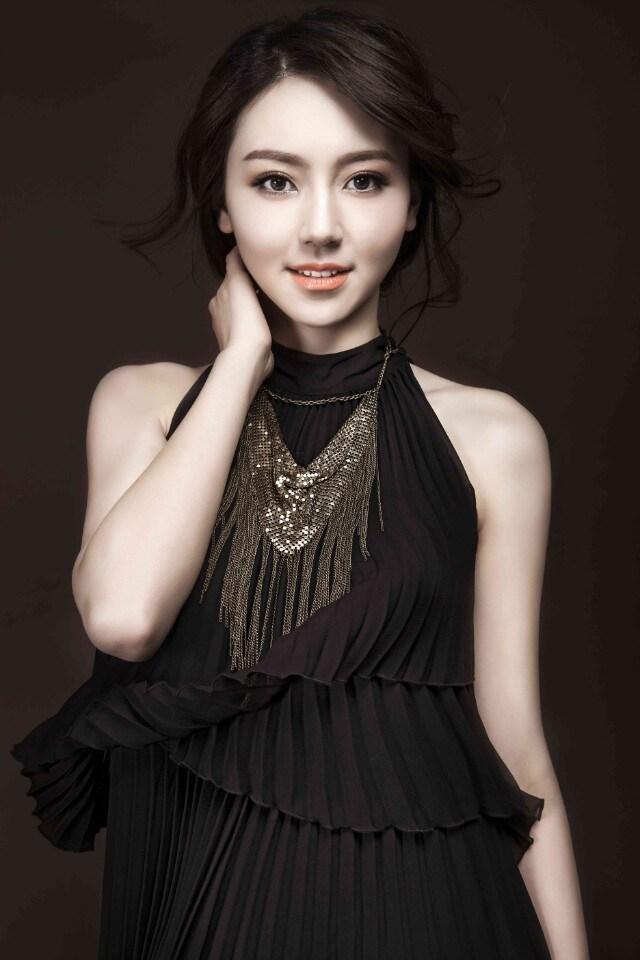 Maggie Huang image