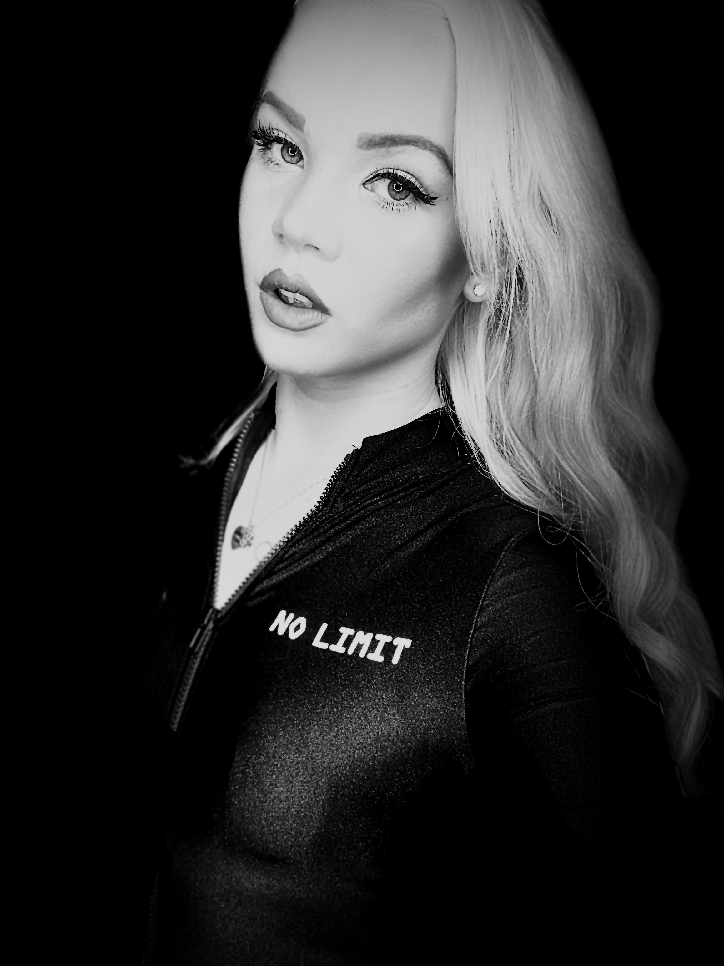Alyssa Leonard image