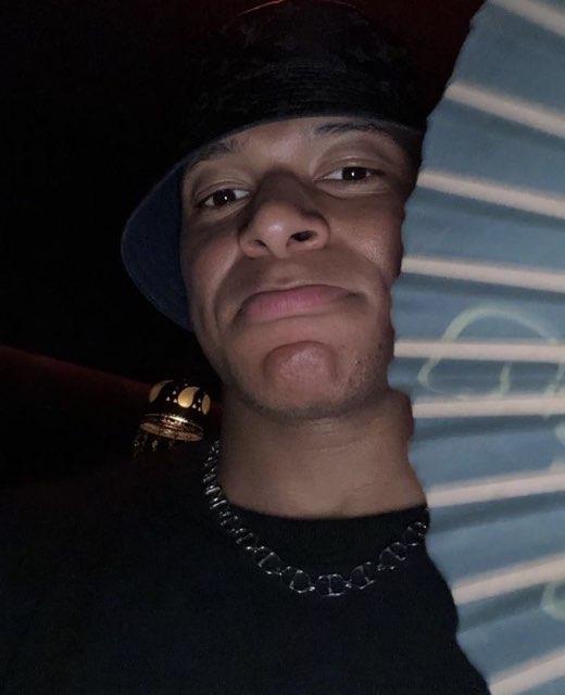 é profile photo